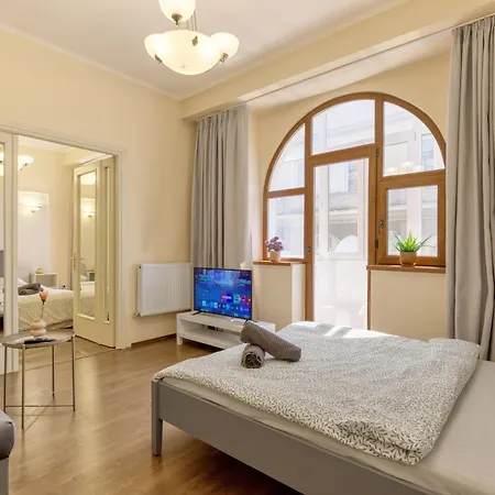 Soft Light With Balcony And Self Check-in 公寓 布加勒斯特