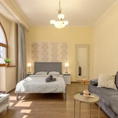 公寓 Soft Light With Balcony And Self Check-in 布加勒斯特