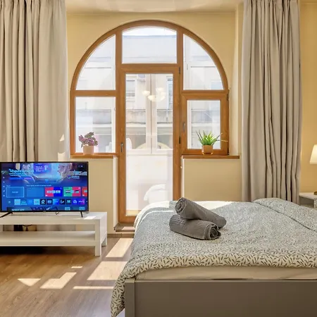 公寓 Soft Light With Balcony And Self Check-in 布加勒斯特